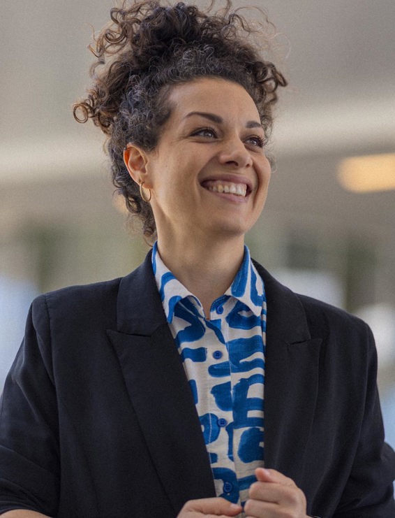 Dariana Kestenholz smiling and looking into the horizon