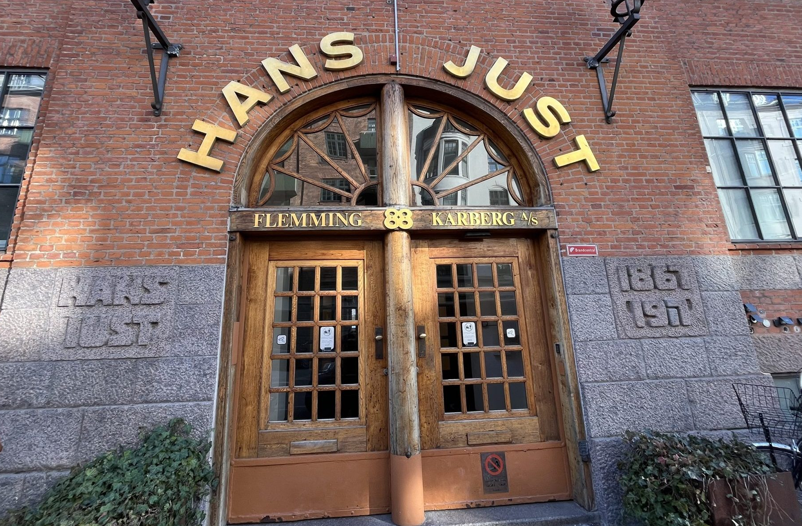 Hans just.png